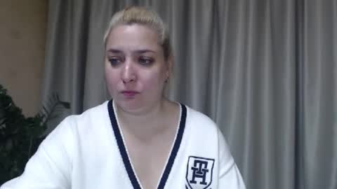 Snapshot of ohsweetiren chatting on 10-13-25, 06:24 Iren online show from 10-13-25, 06:24