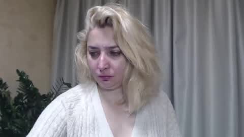 Snapshot of ohsweetiren chatting on 10-16-25, 04:57 Iren online show from 10-16-25, 04:57