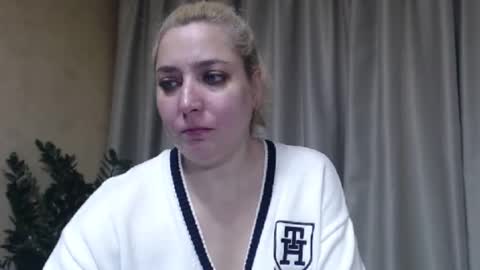 Snapshot of ohsweetiren chatting on 11-16-25, 07:25 Iren online show from 11-16-25, 07:25