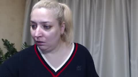 Snapshot of ohsweetiren chatting on 11-30-25, 07:12 Iren online show from 11-30-25, 07:12