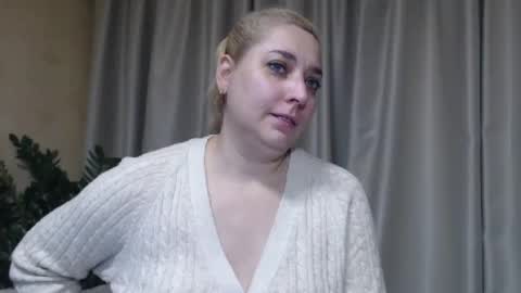 Snapshot of ohsweetiren chatting on 12-04-25, 07:17 Iren online show from 12-04-25, 07:17