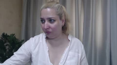 Snapshot of ohsweetiren chatting on 06-17-26, 06:16 Iren online show from 06-17-26, 06:16