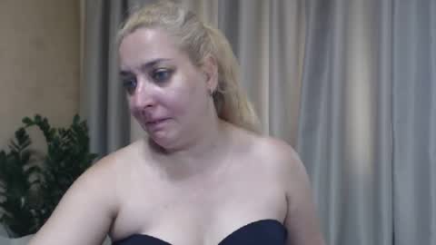 Snapshot of ohsweetiren chatting on 07-03-26, 06:53 Iren online show from 07-03-26, 06:53