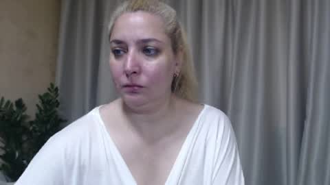 Snapshot of ohsweetiren chatting on 07-09-26, 07:01 Iren online show from 07-09-26, 07:01