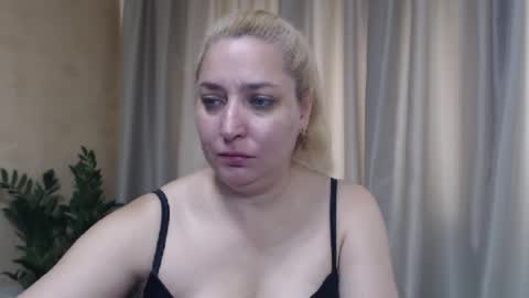 Snapshot of ohsweetiren chatting on 07-16-26, 06:08 Iren online show from 07-16-26, 06:08