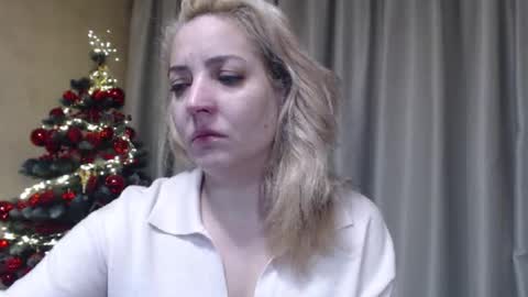 Snapshot of ohsweetmari chatting on 12-18-25, 08:26 Mari online show from 12-18-25, 08:26