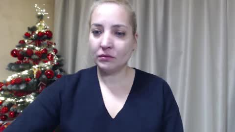 Snapshot of ohsweetmari chatting on 12-22-25, 05:21 Mari online show from 12-22-25, 05:21