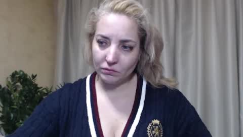 Snapshot of ohsweetmari chatting on 01-15-26, 11:26 Mari online show from 01-15-26, 11:26