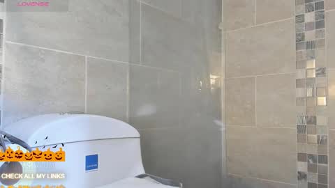 ohyesly_ online show from 10-05-25, 08:40