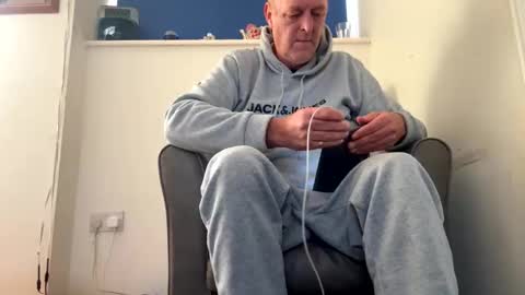 oiljames167 online show from 09-12-25, 08:36