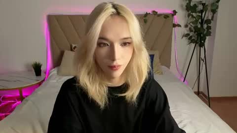 Snapshot of okerriella chatting on 06-17-26, 02:51 Ami online show from 06-17-26, 02:51