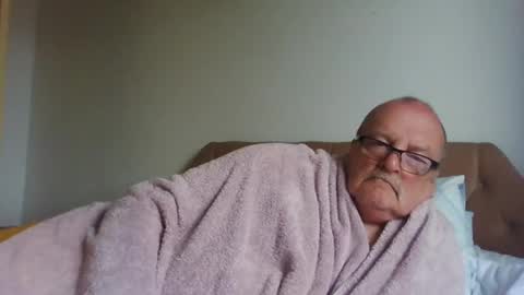 Snapshot of old_fkrr_ chatting on 06-19-26, 04:33 old_fkrr_ online show from 06-19-26, 04:33
