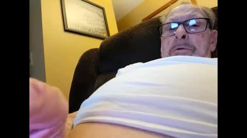 Snapshot of oldaddy2 chatting on 11-29-25, 04:15 oldaddy2 online show from 11-29-25, 04:15