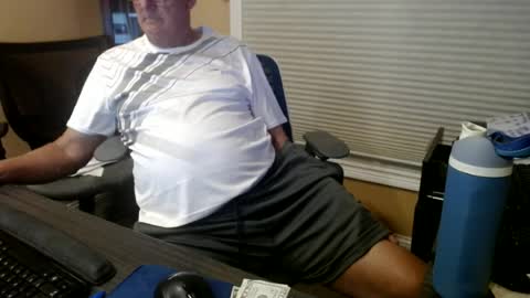 Snapshot of olderandwiser chatting on 07-09-26, 02:15 Older and Wiser online show from 07-09-26, 02:15