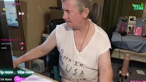 Snapshot of oldnewfun chatting on 10-12-25, 02:32 oldnewfun online show from 10-12-25, 02:32