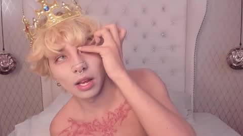 Snapshot of oliiverr22 chatting on 10-21-25, 01:45 oliiverr22 online show from 10-21-25, 01:45