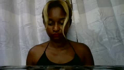 Snapshot of olinah610 chatting on 07-08-26, 07:24 olinah610 online show from 07-08-26, 07:24