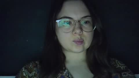 Snapshot of olivepeach chatting on 06-23-26, 12:14 Oil online show from 06-23-26, 12:14