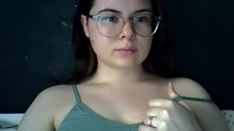Snapshot of olivepeach chatting on 07-04-26, 11:27 Oil online show from 07-04-26, 11:27
