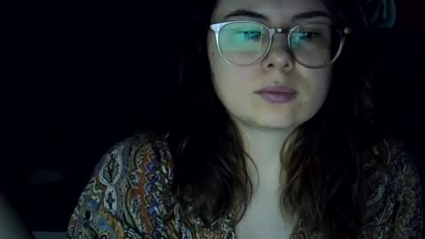 Snapshot of olivepeach chatting on 07-14-26, 09:36 Oil online show from 07-14-26, 09:36