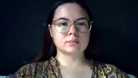 Snapshot of olivepeach chatting on 07-20-26, 10:18 Oil online show from 07-20-26, 10:18