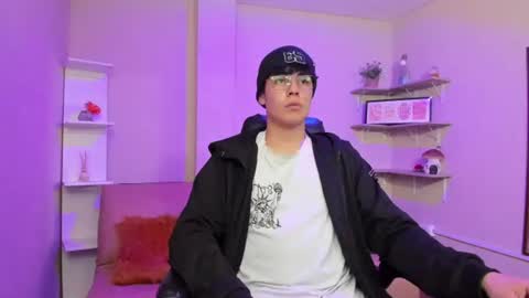 oliver_06 online show from 08-06-26, 03:52