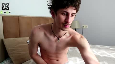 Snapshot of oliver_baker chatting on 06-08-26, 01:00 Oliver Kaen online show from 06-08-26, 01:00