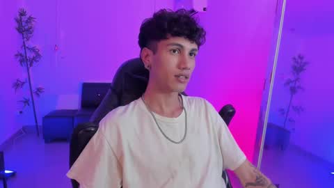 Snapshot of oliver_fast_ chatting on 12-05-24, 06:32 Oliver fast online show from 12-05-24, 06:32