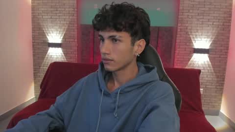 Snapshot of oliver_fast_ chatting on 12-13-24, 05:05 Oliver fast online show from 12-13-24, 05:05