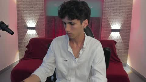 Snapshot of oliver_fast_ chatting on 12-17-24, 02:00 Oliver fast online show from 12-17-24, 02:00