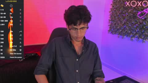 Snapshot of oliver_fast_ chatting on 01-08-25, 08:27 Oliver fast online show from 01-08-25, 08:27