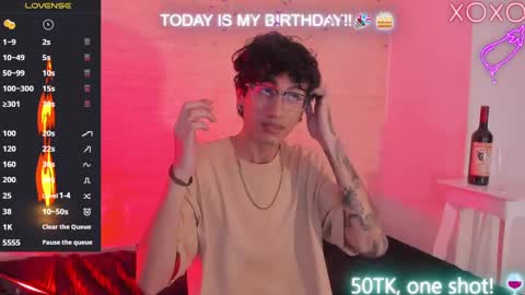 Snapshot of oliver_fast_ chatting on 02-16-25, 05:26 Oliver fast online show from 02-16-25, 05:26