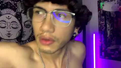 Snapshot of oliver_fast_ chatting on 12-18-25, 09:26 Oliver fast online show from 12-18-25, 09:26