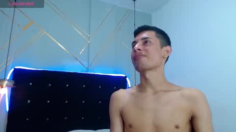 Snapshot of oliver_king_sex chatting on 01-20-25, 09:43 Oliver Smith online show from 01-20-25, 09:43