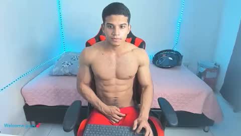 Snapshot of oliver_thompsson chatting on 05-25-26, 03:01 oliver thompsson online show from 05-25-26, 03:01