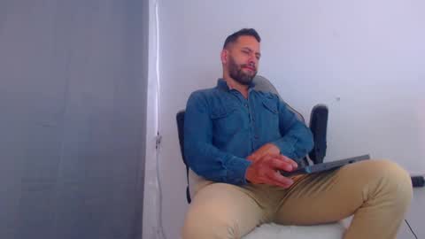 oliver online show from 12-24-24, 09:11