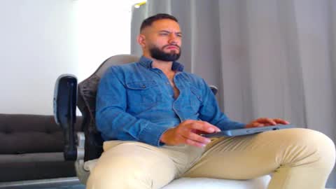 oliver online show from 11-17-25, 03:51