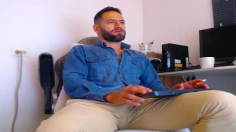 oliver online show from 12-19-25, 12:34