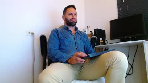 oliver online show from 04-06-26, 01:34