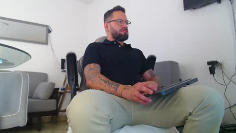 Snapshot of oliverdrew1 chatting on 07-08-26, 01:59 oliver online show from 07-08-26, 01:59