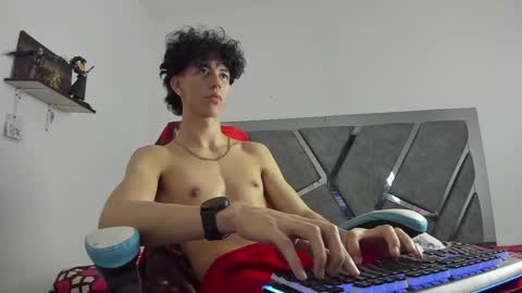 oliverthompson_01 online show from 03-06-25, 06:19