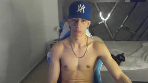 oliverthompson_01 online show from 10-10-25, 07:51