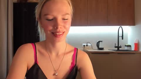 Snapshot of olivia_bells chatting on 01-10-25, 08:48 Olivia 3 online show from 01-10-25, 08:48