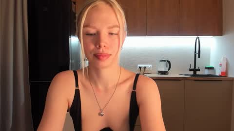 Snapshot of olivia_bells chatting on 02-05-25, 09:29 Olivia 3 online show from 02-05-25, 09:29