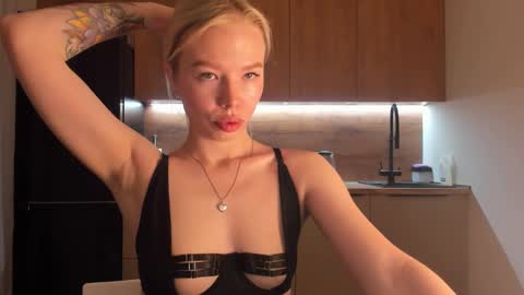 Snapshot of olivia_bells chatting on 03-12-25, 09:35 Olivia 3 online show from 03-12-25, 09:35