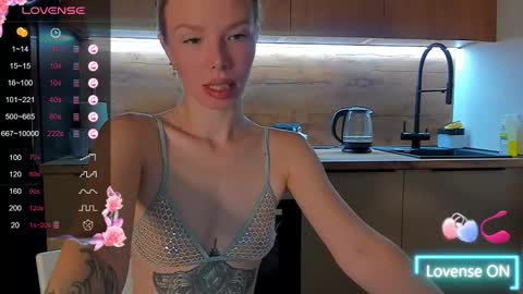Snapshot of olivia_bells chatting on 10-27-25, 10:14 Olivia 3 online show from 10-27-25, 10:14