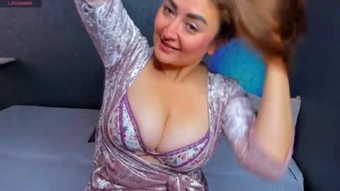 Snapshot of olivia_buckby chatting on 09-10-25, 04:23 Olli online show from 09-10-25, 04:23