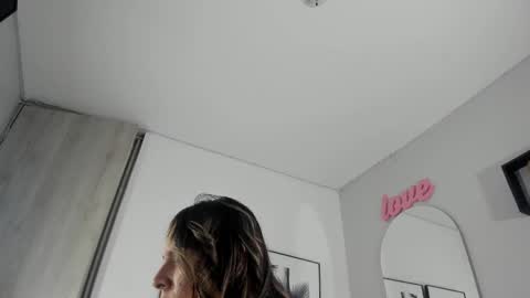 Olivia Collins online show from 09-17-25, 12:07