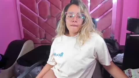 Snapshot of olivia_fox69 chatting on 02-09-25, 06:11 OLIVIA online show from 02-09-25, 06:11