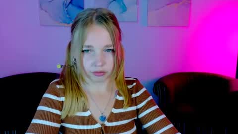 Snapshot of olivia_kit chatting on 07-10-26, 12:30 olivia_kit online show from 07-10-26, 12:30